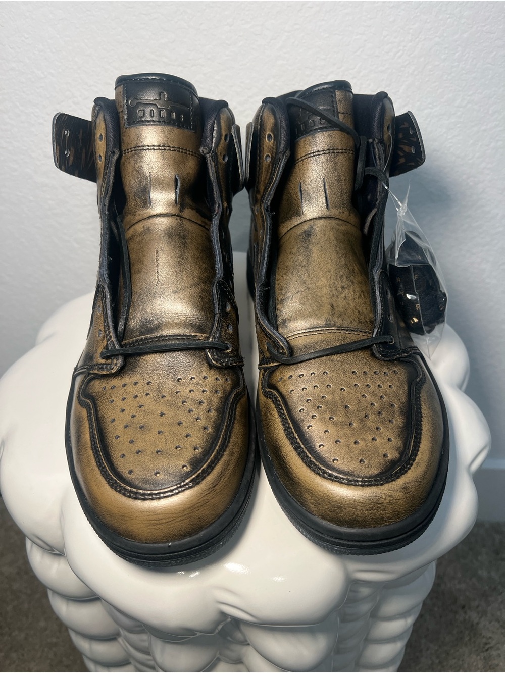 Air Jordan 1 Retro High OG 'Wings' limited-edition - Picture 3 of 13